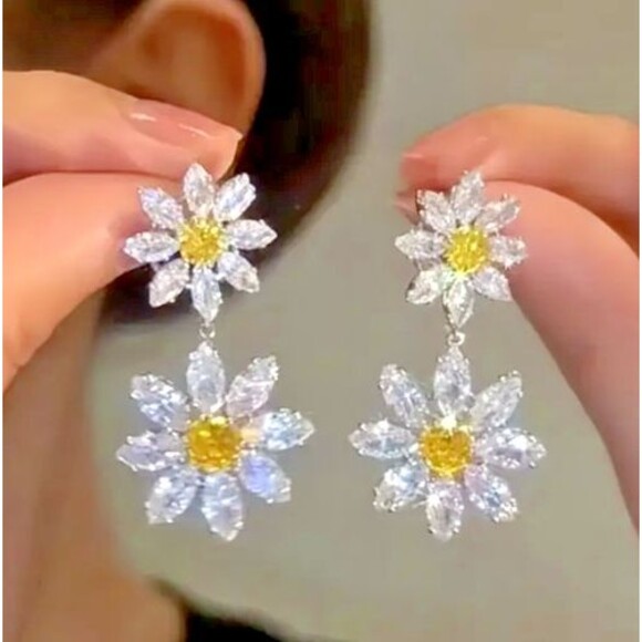Double White Rhinestone Daisy Flower Gold Center Earrings - Picture 1 of 4